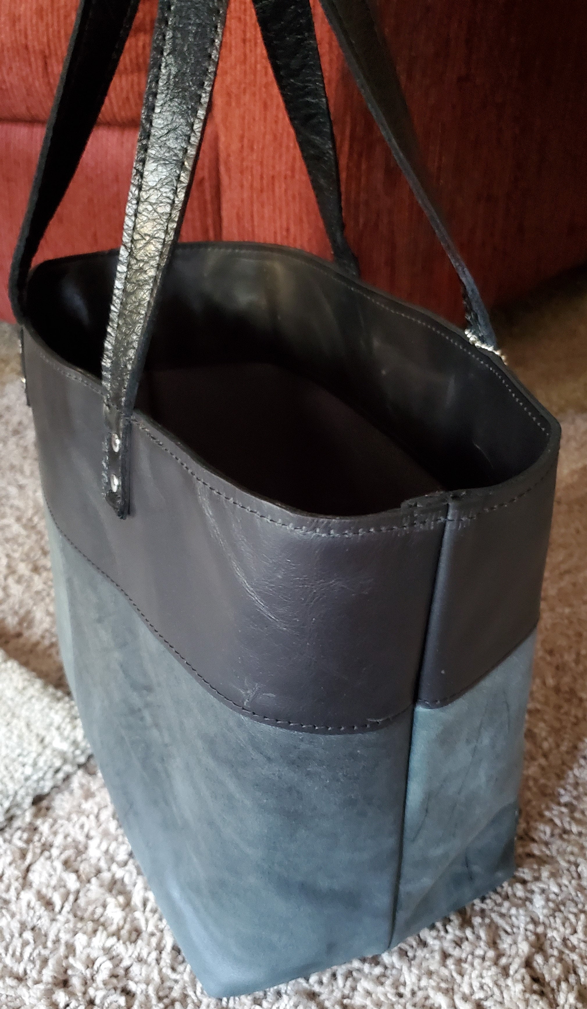 Wide bottom tote discount bag